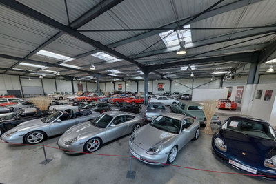 Numéro 1 Français du dépôt / vente d'automobiles de collection, sport et prestige, CLASSICA propose le plus large choix disponible en France: Nous avons parmi nos 150 véhicules en stock, la voiture que vous cherchez.